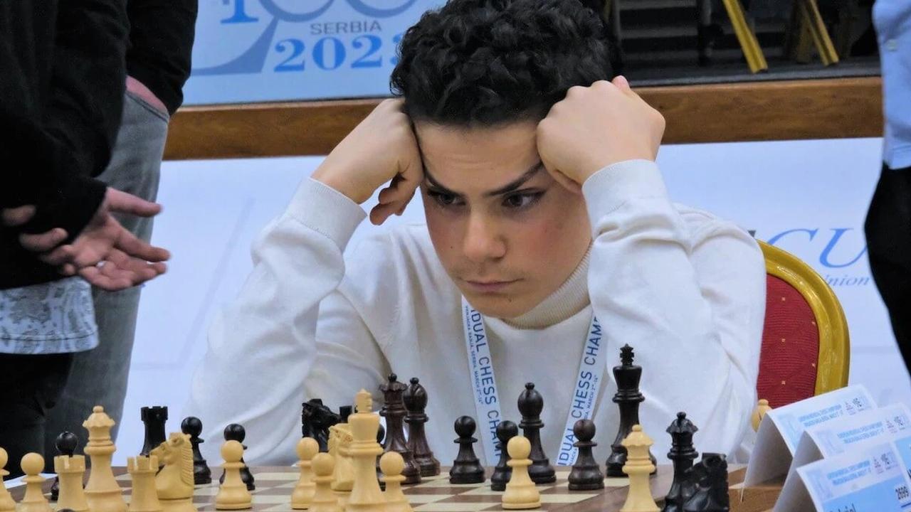 15 岁的国际象棋大师 Ediz Gürel 是谁？ - 新造型